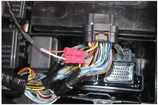 DYNOJET PC6 17033 Power Commander 6 - INSTALLING THE POWER 2