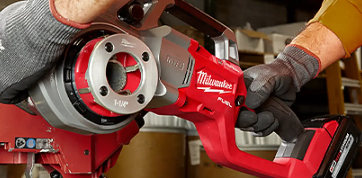 Milwaukee M18ftp114 18v Li-ion Brushless Cordless Hand-held Pipe Threader Instruction Manual Milwaukee M18ftp114 18v Li-ion Brushless Cordless Hand-held Pipe Threader Instruction Manual