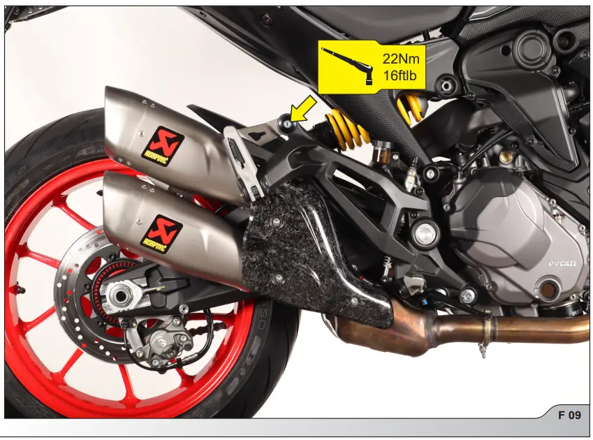 INSTALLATION OF THE AKRAPOVIČ CARBON FIBER HEAT SHIELD