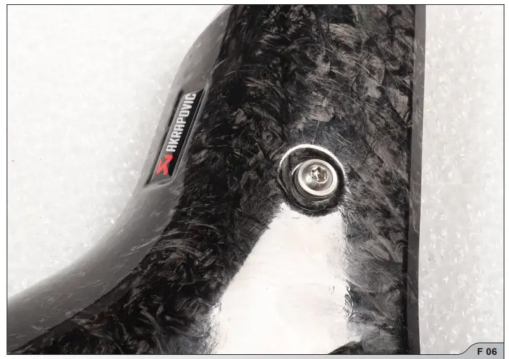 INSTALLATION OF THE AKRAPOVIČ CARBON FIBER HEAT SHIELD