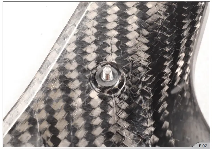 INSTALLATION OF THE AKRAPOVIČ CARBON FIBER HEAT SHIELD