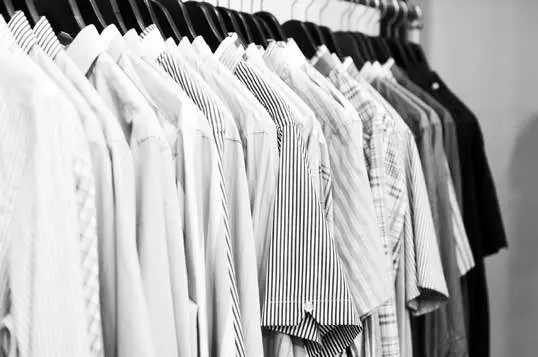 BLACK-DECKER HGS500-2-In-1-Iron-and-Steamer -01