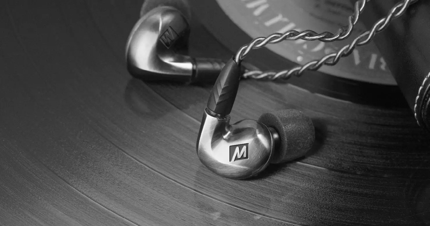 Pinnacle P1 High Fidelity Audiophile In-ear Headphones User Manual Pinnacle P1 High Fidelity Audiophile In-ear Headphones User Manual