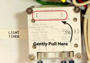 REPLACING THE BATTERY