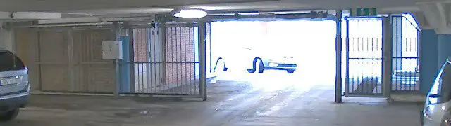 AXIS Q6315-LE PTZ Camera - Handle scenes with strong backlight