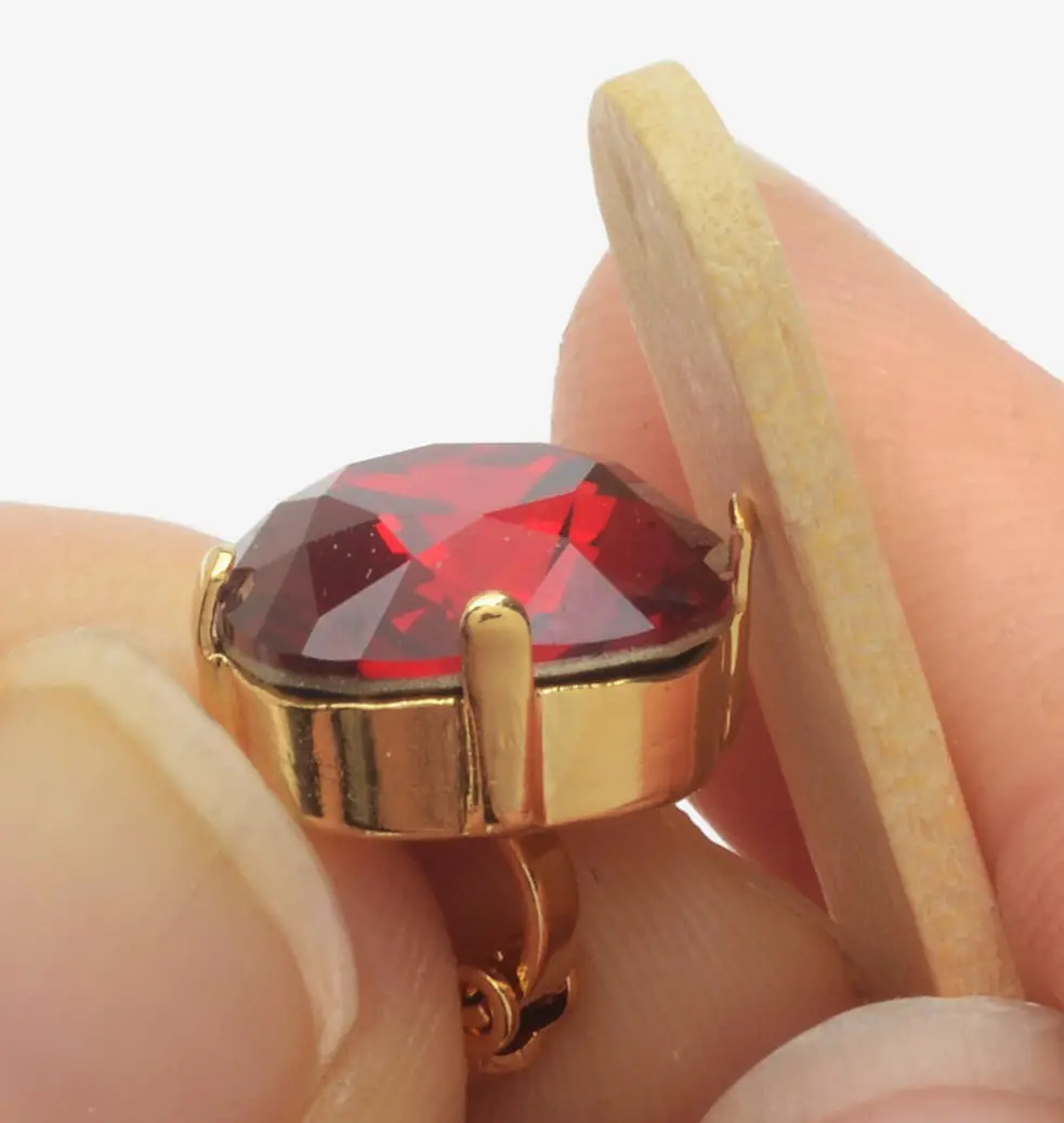 beadaholique Hamptons Necklace featuring - How to Properly Bend a Prong Setting 2