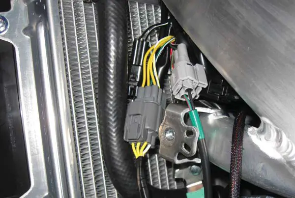 DYNOJET PC6 17045 Power Commander 6 - INSTALLING THE POWER COMMANDER 2