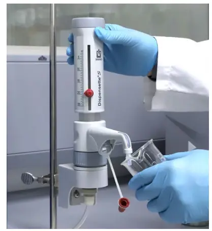 BRAND Liquid Handling with Bottle Top - extraction system