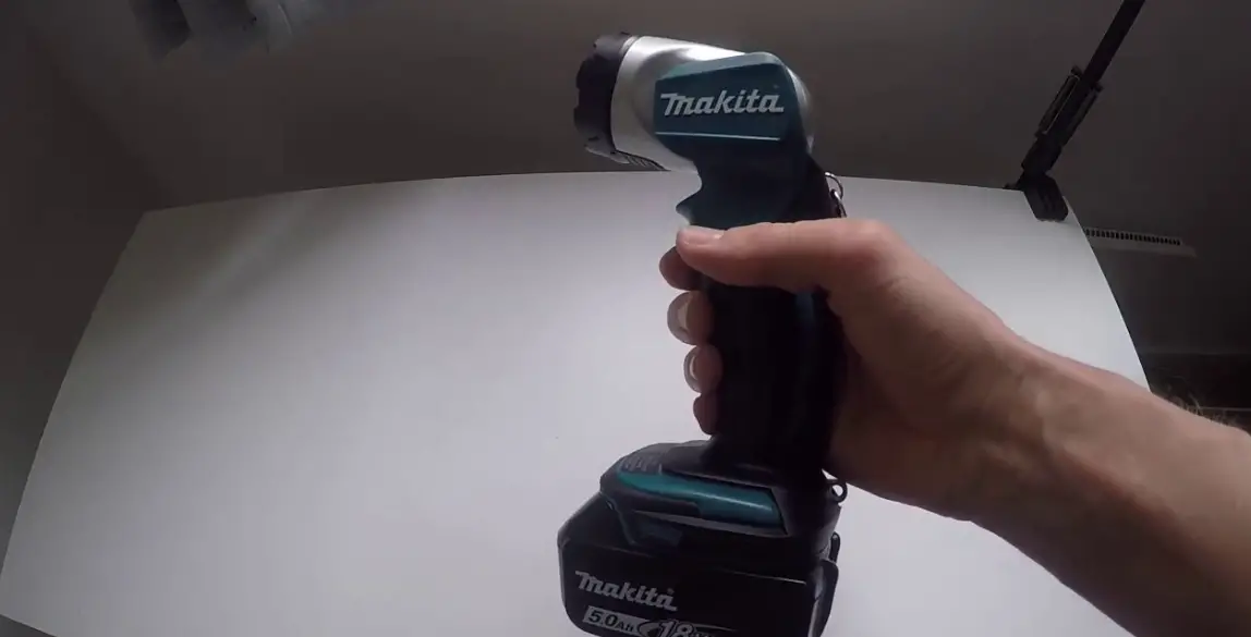 Makita Dml802 Led Flashlight Instruction Manual