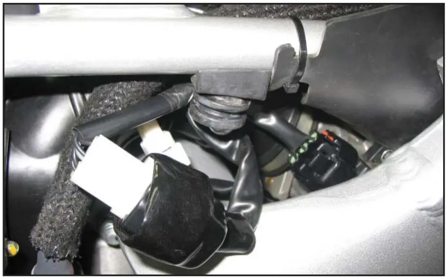 Power Commander 6 Yamaha WR250R Installing The Power Commander 6