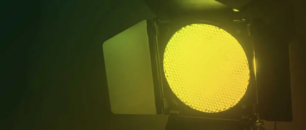 Centolight Plot 200fz Fresnel Light With 200w Cob Led And Motorized Zoom User Manual