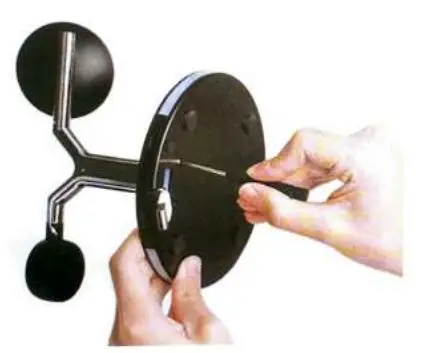 AUKEY-LC-A3-3-in-1-Wireless-Charging-Station-Doek-5