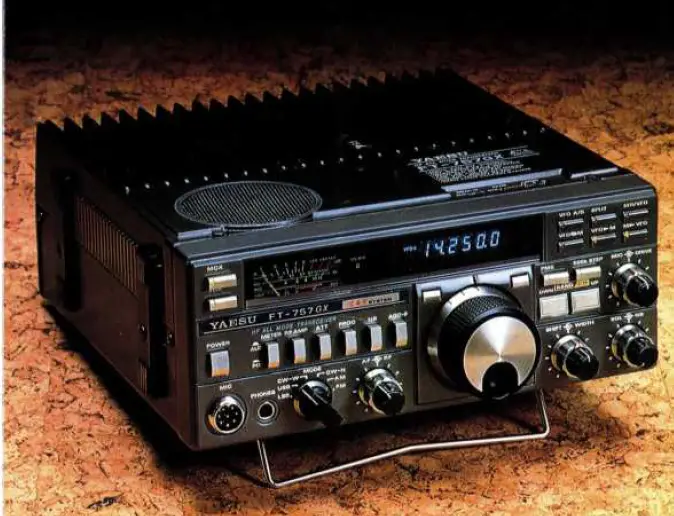 YAESU-FT-757GX-All-Mode-Transceiver-03