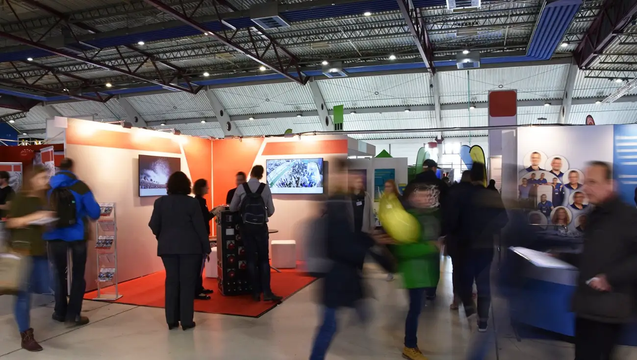 Starboard Qs & Yl - F8 Series Lcd User Manual Starboard Qs & Yl - F8 Series Lcd User Manual