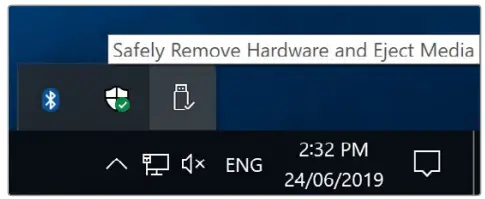 Blackmagicdesign MultiDock computer is operating