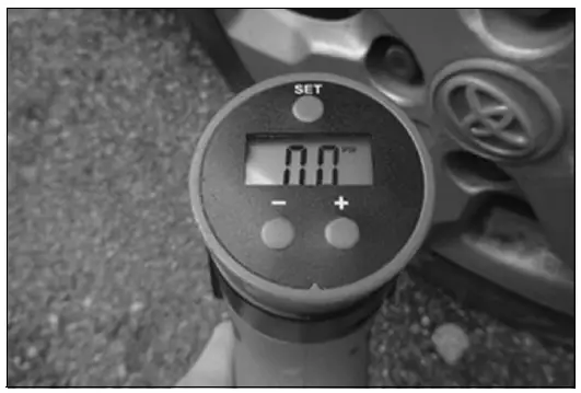 Clarke CTC150 12V Tyre Inflator 4