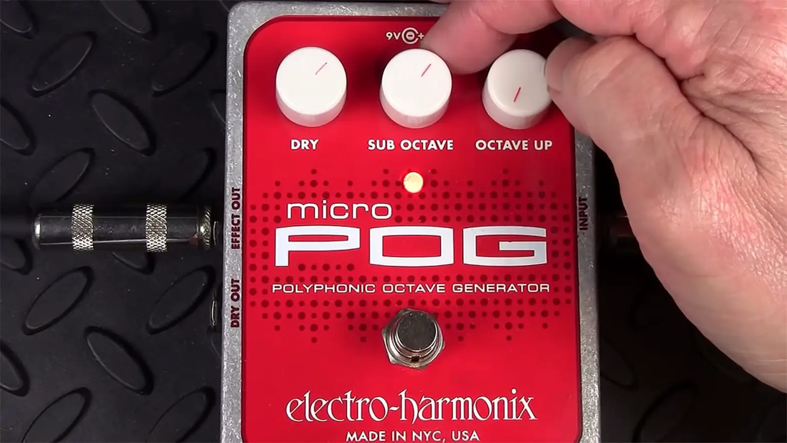 Electro-harmonix Micro Pog Polyphonic Octave Generator User Manual Electro-harmonix Micro Pog Polyphonic Octave Generator User Manual