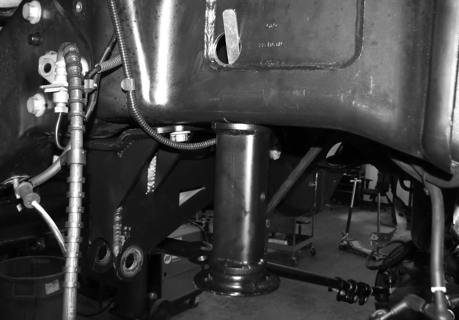 FABTECH-FT22261i-Ford-Skeeter-Fire-Truck-6-Inch-4-Link-System-fig12