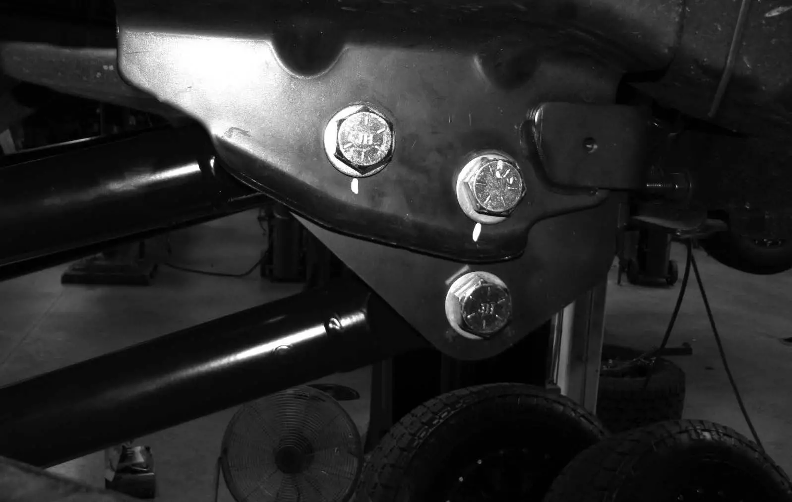 FABTECH-FT22261i-Ford-Skeeter-Fire-Truck-6-Inch-4-Link-System-fig14