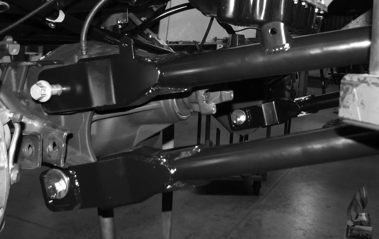 FABTECH-FT22261i-Ford-Skeeter-Fire-Truck-6-Inch-4-Link-System-fig15