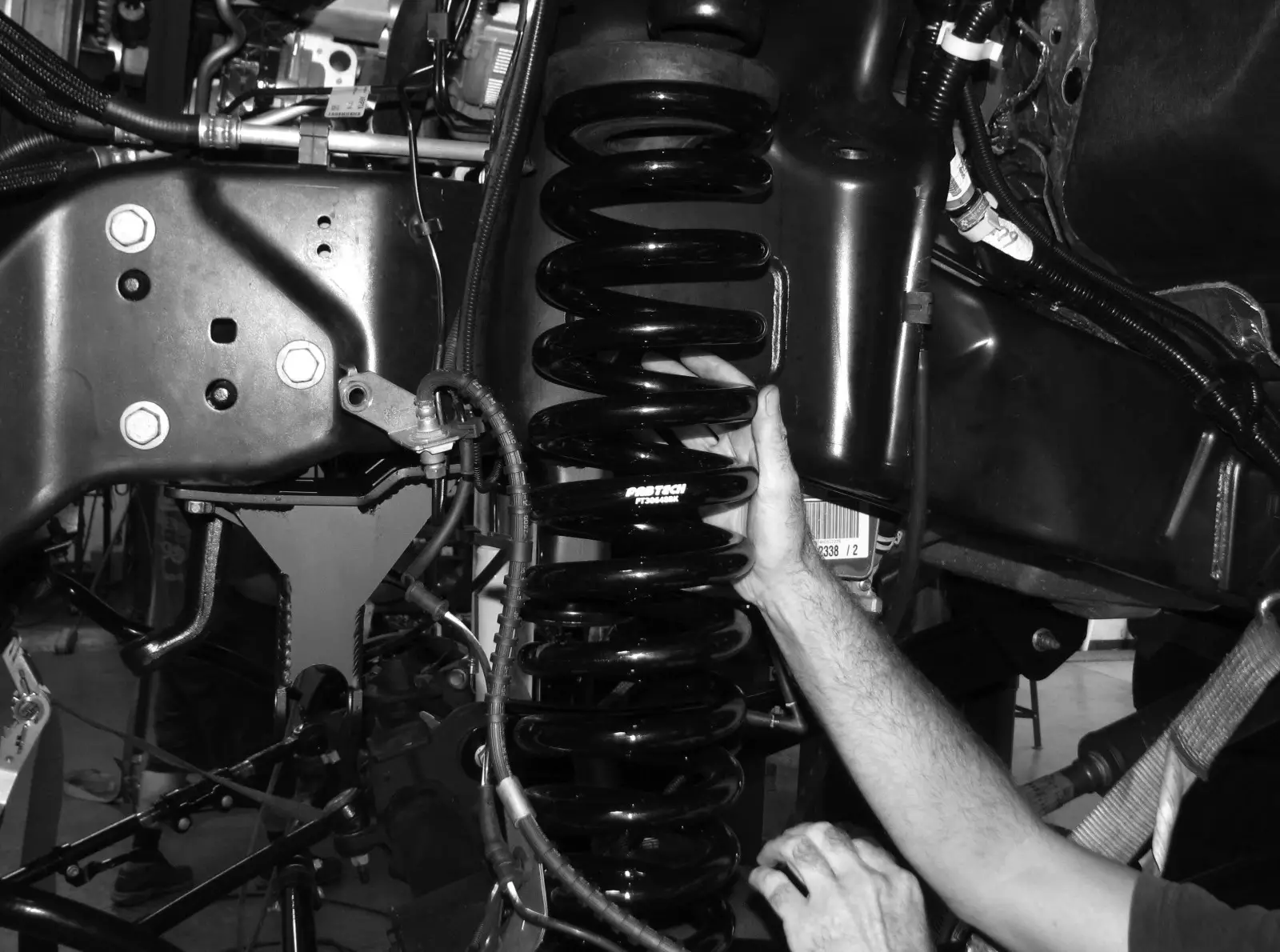 FABTECH-FT22261i-Ford-Skeeter-Fire-Truck-6-Inch-4-Link-System-fig16