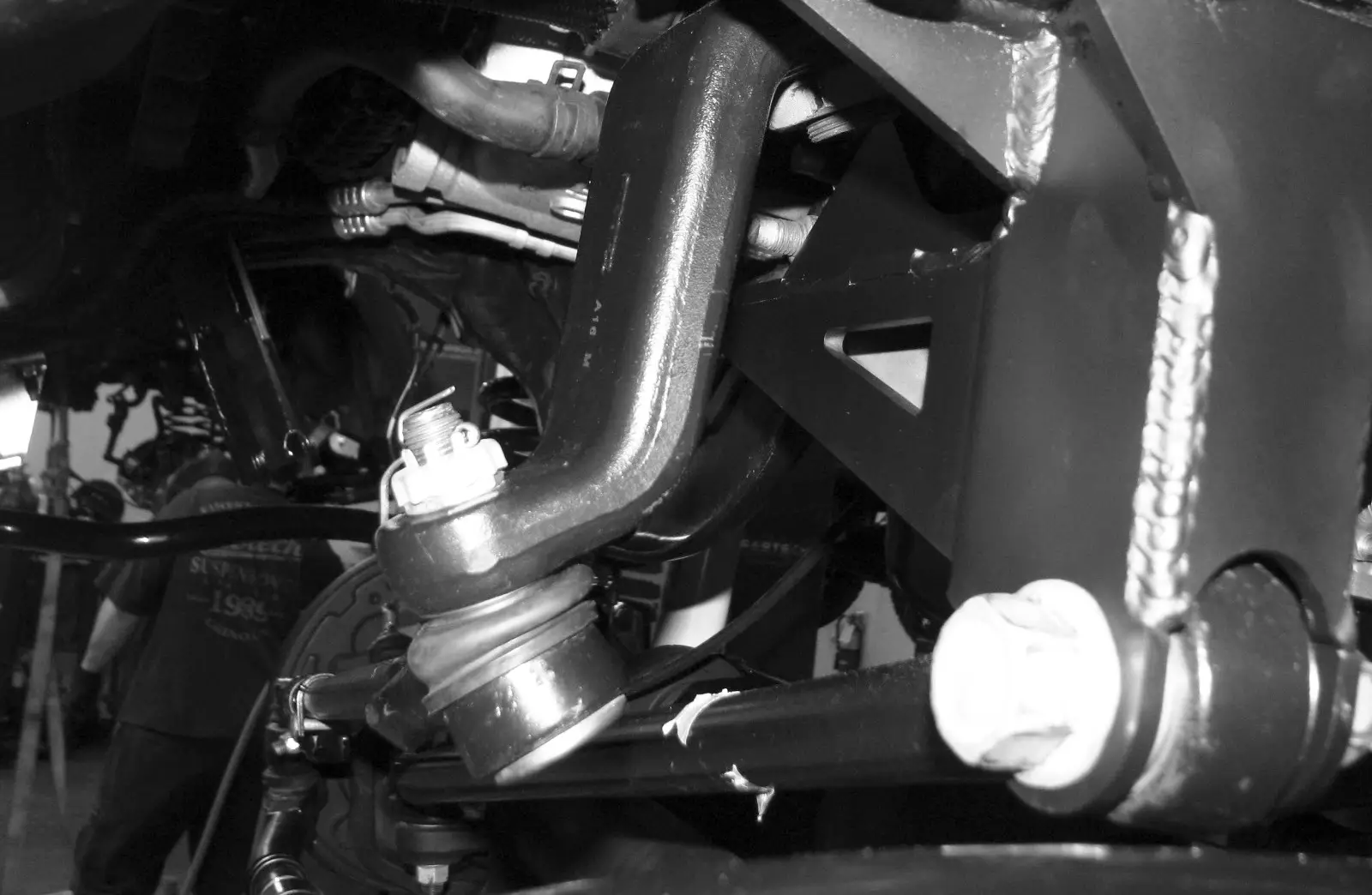 FABTECH-FT22261i-Ford-Skeeter-Fire-Truck-6-Inch-4-Link-System-fig17