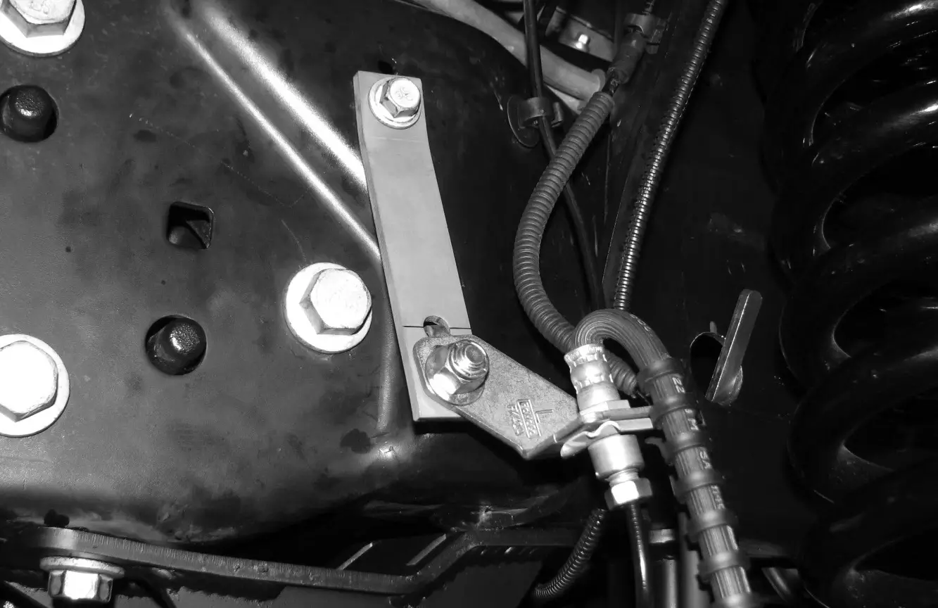 FABTECH-FT22261i-Ford-Skeeter-Fire-Truck-6-Inch-4-Link-System-fig18