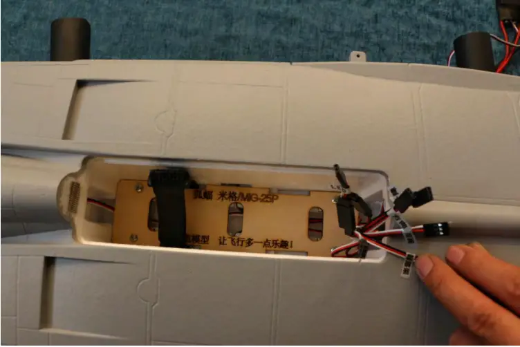 BANANA-HOBBY-MiG-25-Foxbat Twin-64mm-EDF-Jet-10