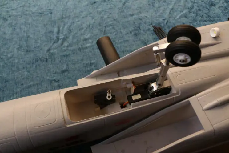 BANANA-HOBBY-MiG-25-Foxbat Twin-64mm-EDF-Jet-12