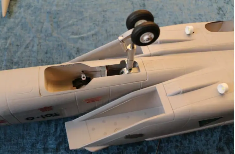 BANANA-HOBBY-MiG-25-Foxbat Twin-64mm-EDF-Jet-14