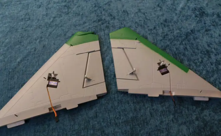 BANANA-HOBBY-MiG-25-Foxbat Twin-64mm-EDF-Jet-3