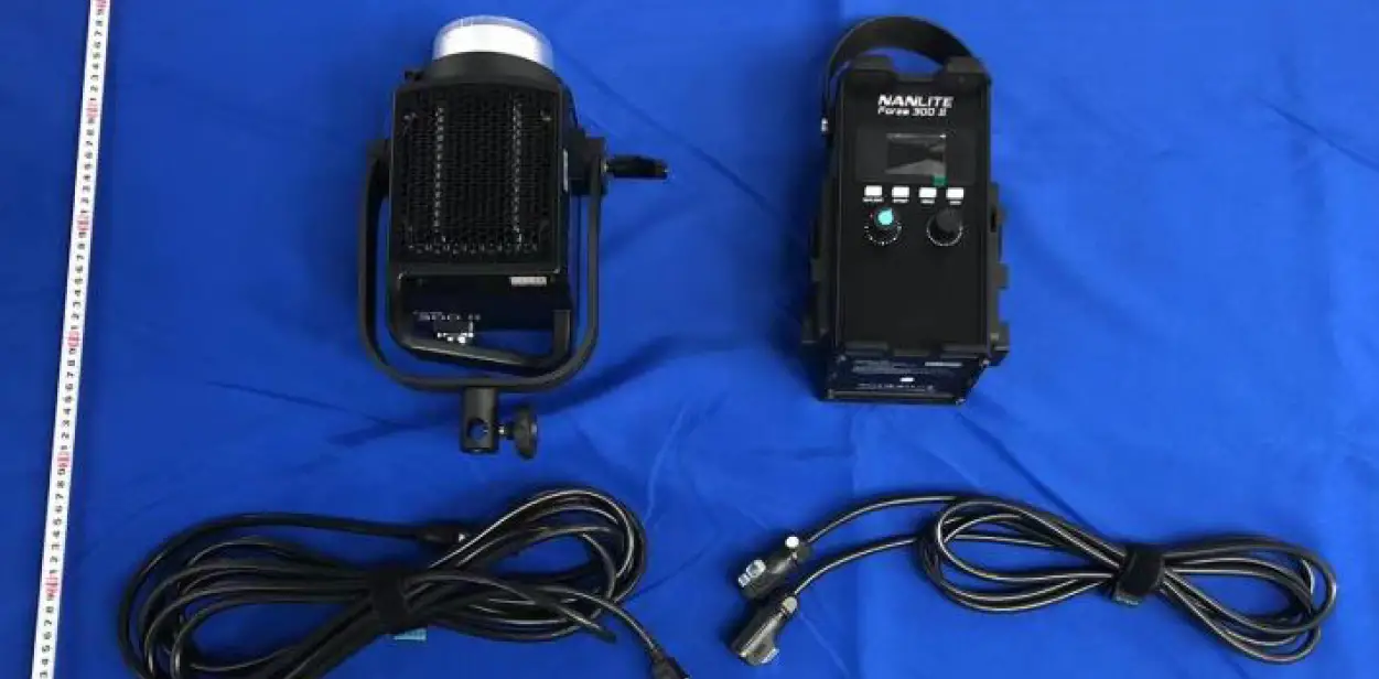 Guangdong Nanguang Photo Video Systems Forza300ii Led Spot Light User Manual Guangdong Nanguang Photo Video Systems Forza300ii Led Spot Light User Manual