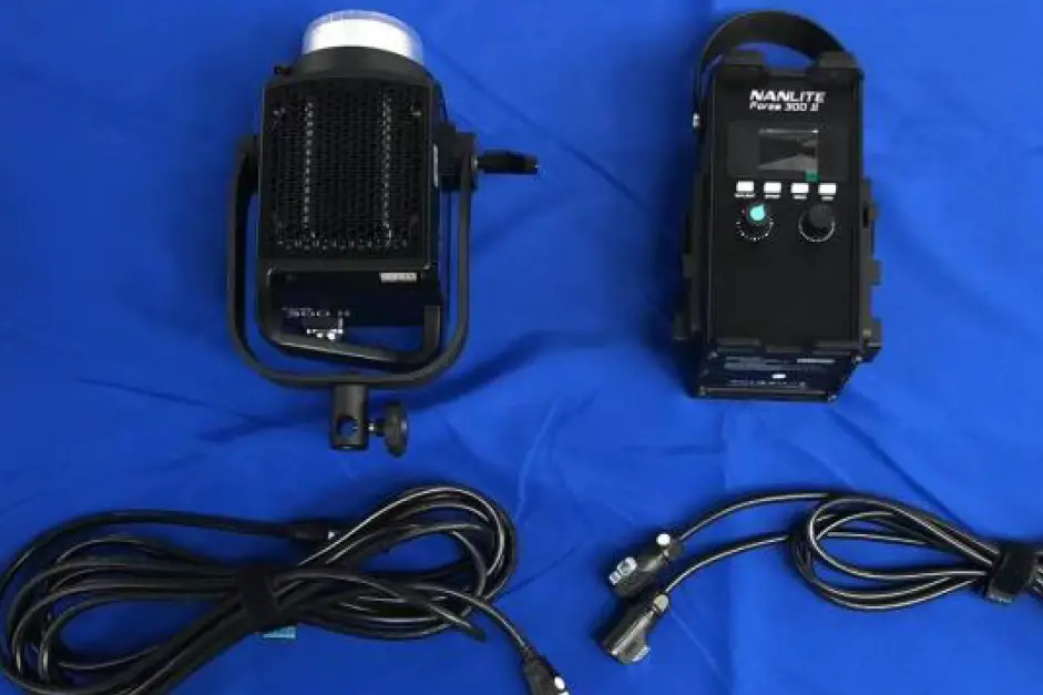 Guangdong-Nanguang-Photo-Video-Systems-FORZA300II-LED-Spot-Light-PRODUCT-IMAGE