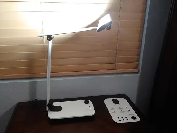 TAOTRONICS-TT-DL092 LED Light-Forward-Beam-Desk-Lamp