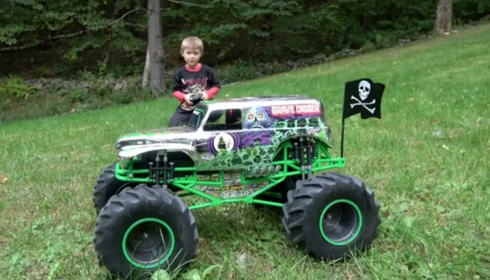 Monster Jam 778988402832 Mega Grave Digger All-terrain Remote Control Monster Truck Instruction Manual