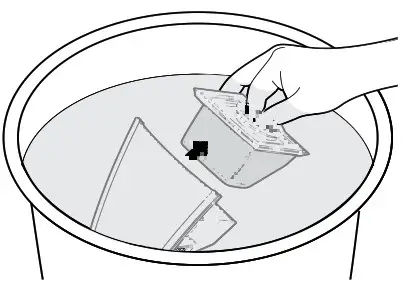 IRIS Rechargeable Mattress Cleaner - Remove the mesh
