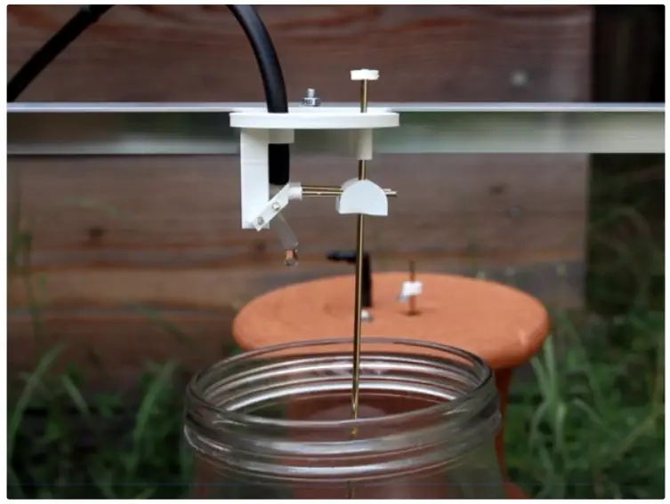 instructables DIY Low Cost Floating Valve for Low Tech Irrigation Automation With Ollas - figure 1