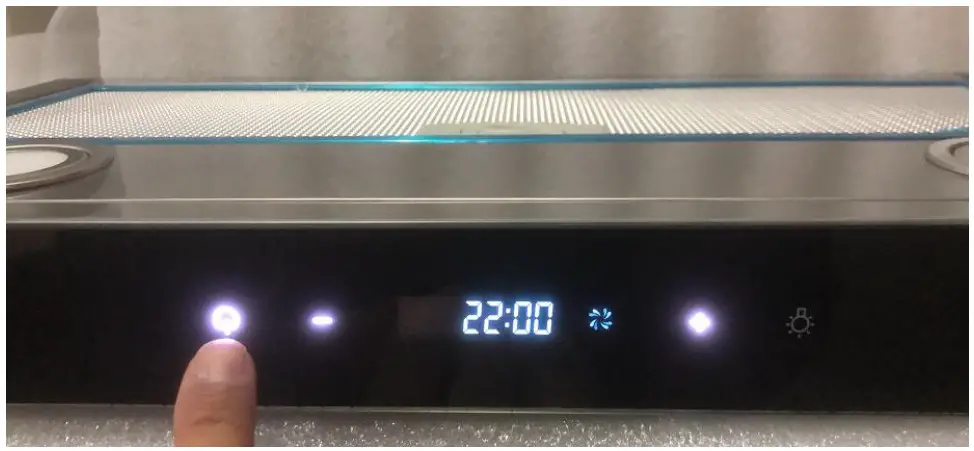 AUSSIE TRAVELLER 465mm 12V Recessed Rangehood - buton control