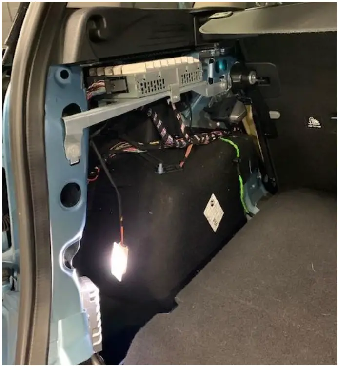 DINAN D660 0083 Valved Axle Back Exhaust - trunk wall 2