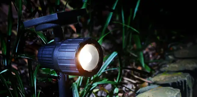 Lumens 43-lt02b Solar Rock Spot Light User Guide Lumens 43-lt02b Solar Rock Spot Light User Guide