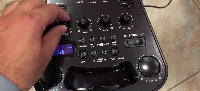 Gogen Bluetooth Party Microphone User Manual Gogen Bluetooth Party Microphone User Manual