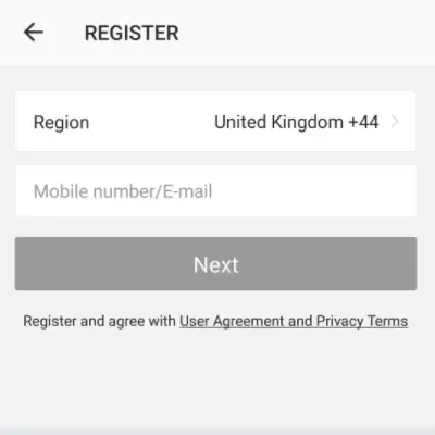 electriQ Smart Wifi Plug With Power - press