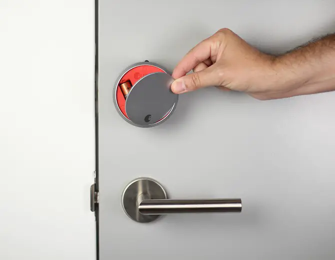 August Smart Lock Pro --Replace the faceplate