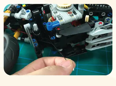 GAME-OF-BRICKS-V4R 42107-LEGO-Dukai-Panigale Light-Kit-FIG- (7)