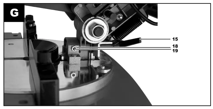 Adjusting the vertical mitre angle