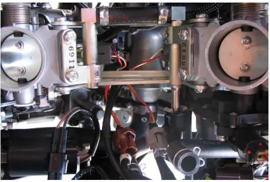 DYNOJET PC6-20009 Power Commander 6 Installation Guide - Plug the connectors from the PC6 in line