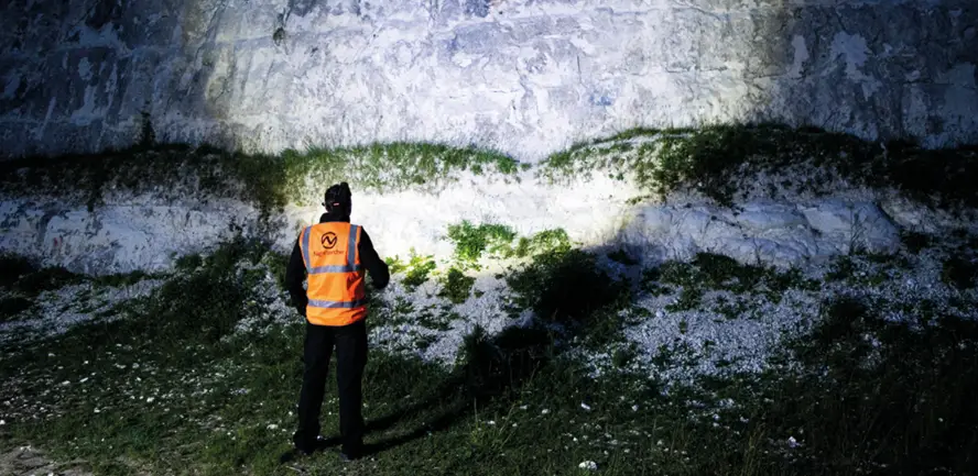 Nightsearcher 1100rx Spot-to-flood Zoom Focus Beam User Manual