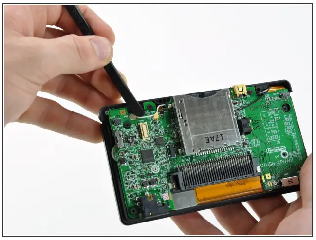 IFIXIT Nintendo DS Lite Wi-Fi Antenna Replacement - fig 12