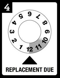 INSTALLING/REPLACING THE FILTER IN THE WATER TANK