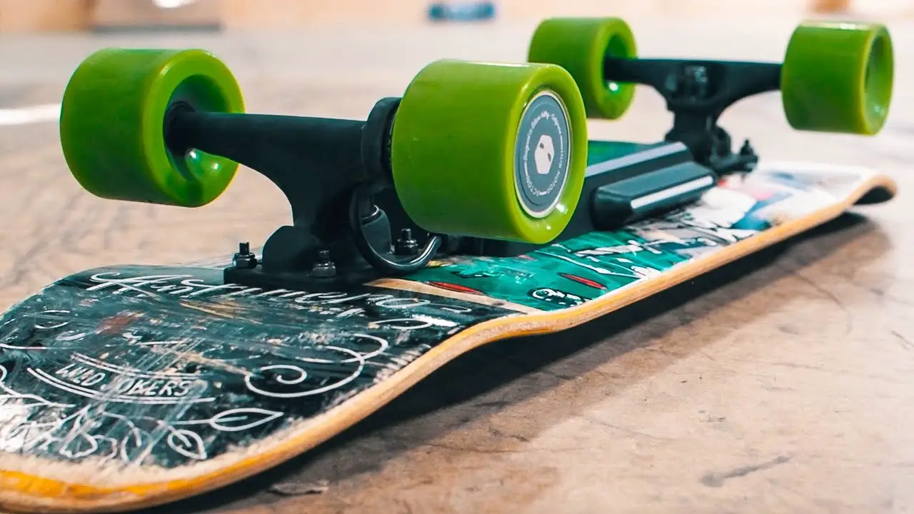 Jaycar Gg2402 Electric Skateboard With Remote Control User Manual